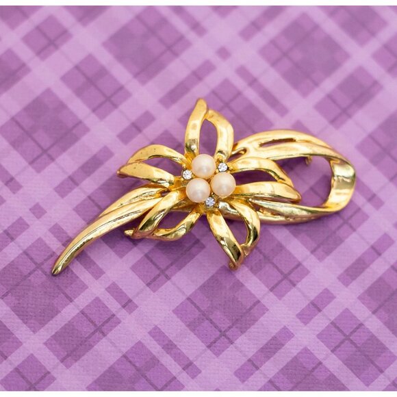 Vintage Art Nouveau Floral Stylish Intricate Faux Pearls Brooch - V3 - Picture 1 of 2